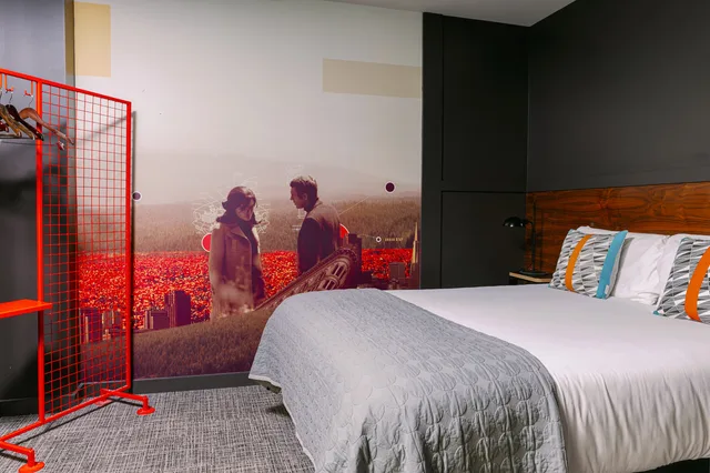 Comfy, King Bed، Bullitt Hotel 2/3
