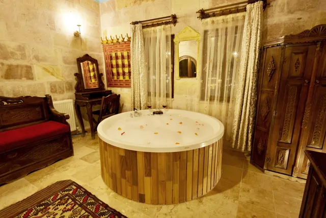 جناح بجاكوزي، Travel Inn Cave Hotel 8/10