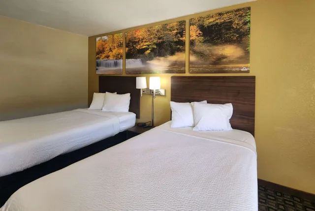 Room, 2 Double Beds, Smoking, Days Inn by Wyndham Leesville 4/4