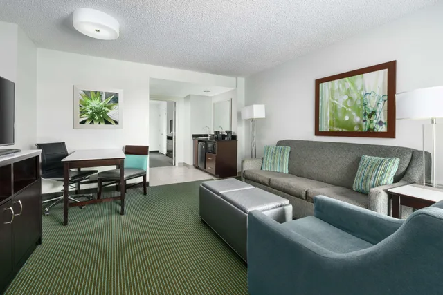 غرفة بسرير كينج، Embassy Suites by Hilton Orlando Lake Buena Vista Resort 3/4