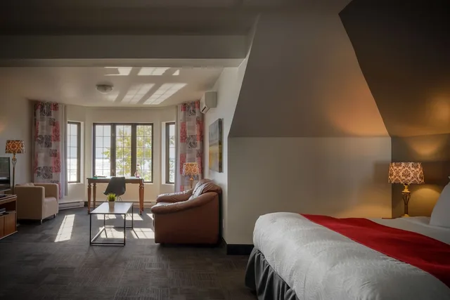 Suite, 2 Queen Beds, Riverside، L Auberge Du Lac St Pierre 1/3