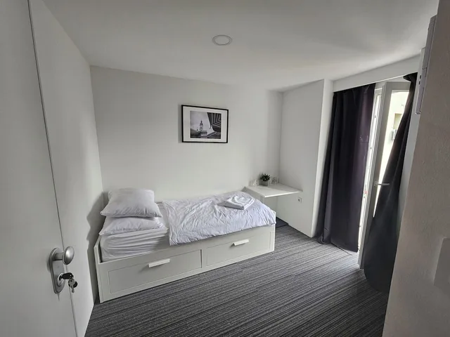غرفة أساسية بسرير كوين، Tia Apartments And Rooms 1/4