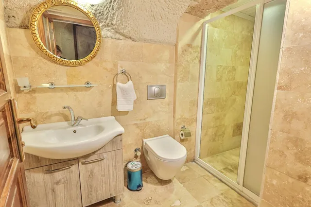 Cave, Deluxe, Hot Tub، Bedrock Cave Hotel 8/10