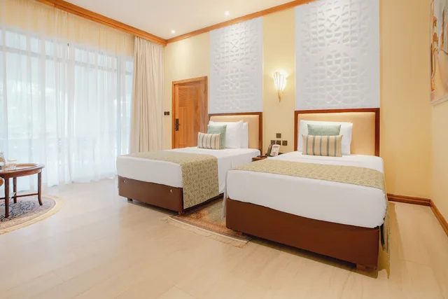 جناح رئاسي بسريرين منفصلين وسرير كينج وسرير كوين، Sarova Whitesands Beach Resort and Spa 2/4