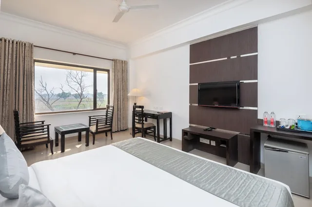 غرفة قياسية بسرير كينج، SHIVA OASIS RESORT 1/1