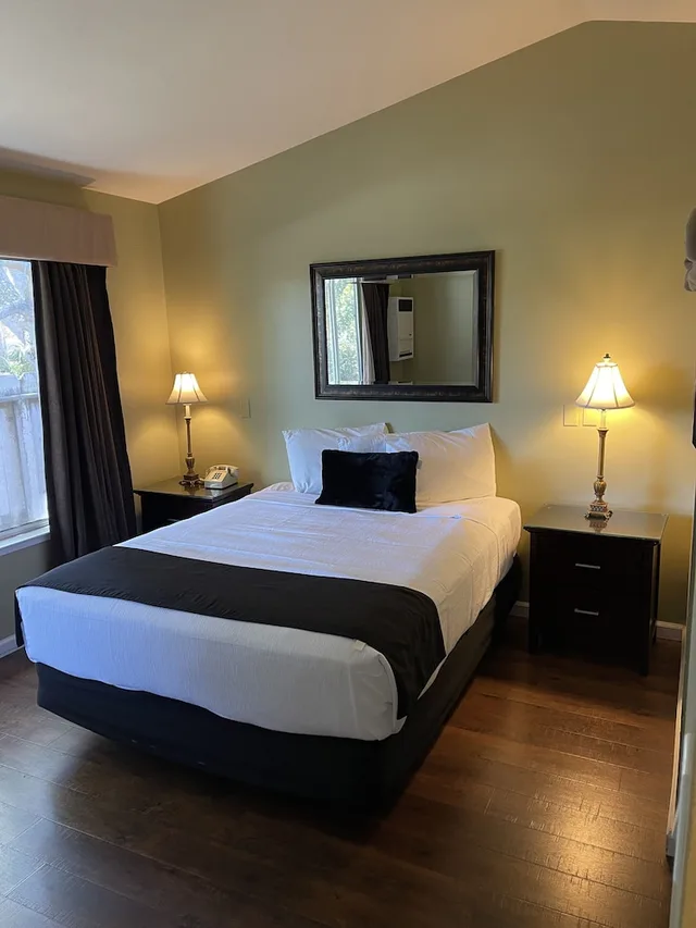 غرفة قياسية بسرير كوين، Sea Breeze Inn And Cottages 1/6