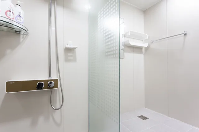 Deluxe, 1 Double and 1 Single Bed, No Parking، Hotel Leaders 6/6