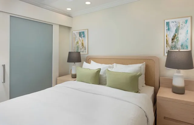 جناح استوديو بسرير كوين بإطلالة جزئية على البحر بمسبح خاص، The Crane Resort 1/2
