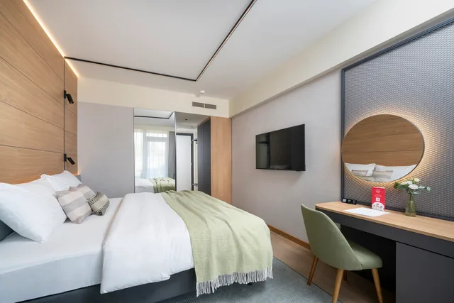 Classic room with Balcony Park Side، Hotel Pelegrin Plava Laguna 2/7