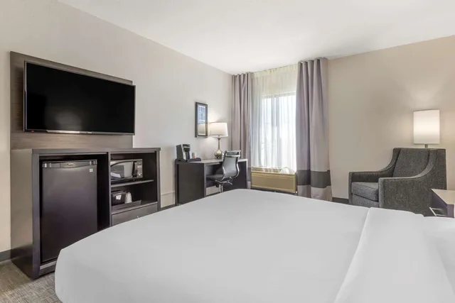 غرفة بسرير كوين لذوي الإعاقة، Comfort Inn & Suites Greer - Greenville 2/3