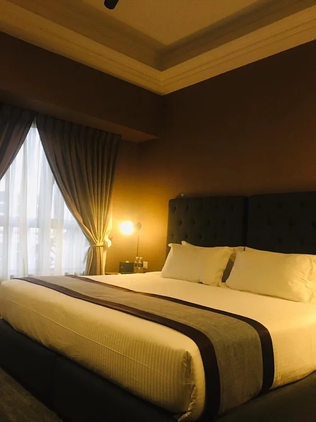 Business, King Bed, 1969 Business Suites 1/1