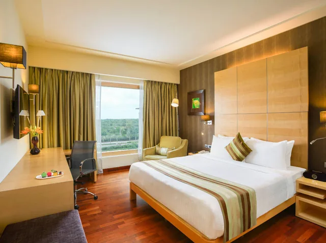Premier, King Bed, Executive Level، NOVOTEL HYDERABAD AIRPORT 1/4