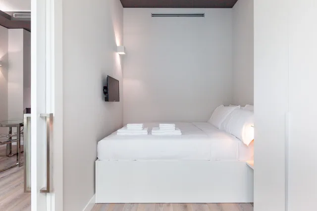 شقة بسرير مزدوج مع أريكة، easyhomes - City Centre Suites 6/10