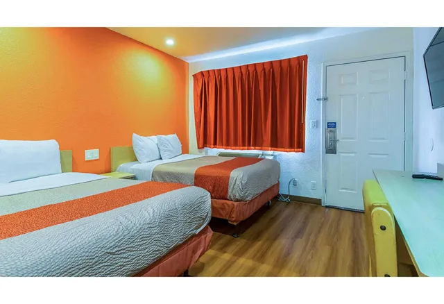 غرفة بسريرين مزدوجين للمدخنين، Motel6 Bakersfield, CA - Airport 1/3