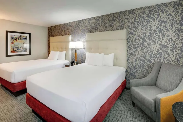 غرفة بسريرين كوين في طابق مرتفع، Drury Inn and Suites Springfield IL 1/4