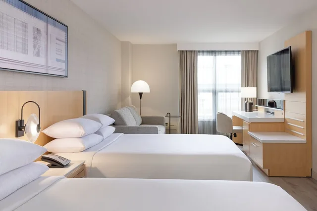 غرفة بسريرين كوين، Delta Grand Okanagan Resort 4/6