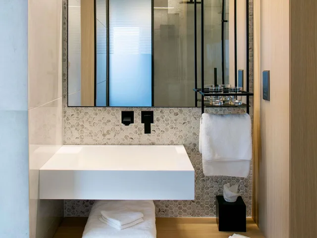 غرفة بسرير مزدوج بشرفة، Mercure Larnaca Beach Resort 8/8