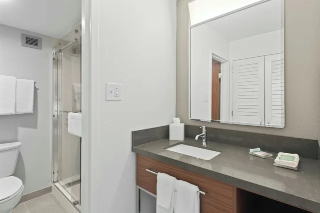 Room, King Bed, Sofa, Accessible, Courtyard By Marriott Columbus 8/10
