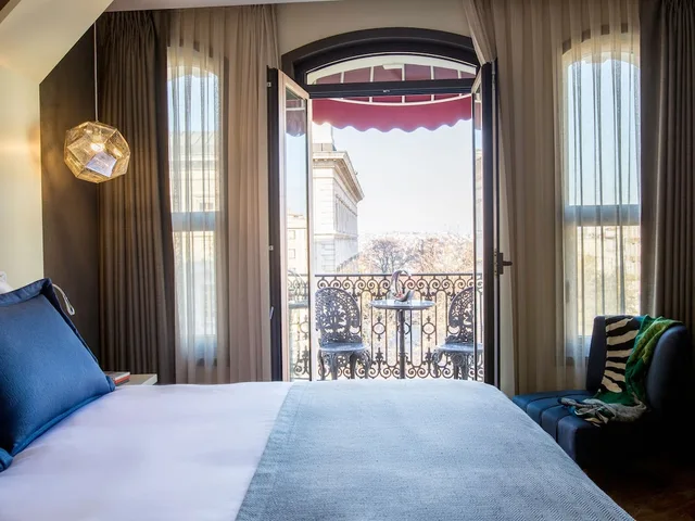 غرفة ديلوكس بسرير كينج بشرفة، Maroon Hotel Pera 4/4