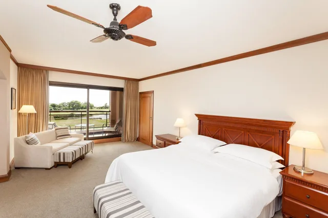 جناح جونيور بإطلالة على النهر، Sheraton Colonia Golf and Spa Resort 1/3
