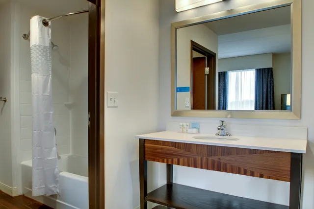 غرفة بسرير كينج، Hampton Inn Suites Greenville Airport 4/4