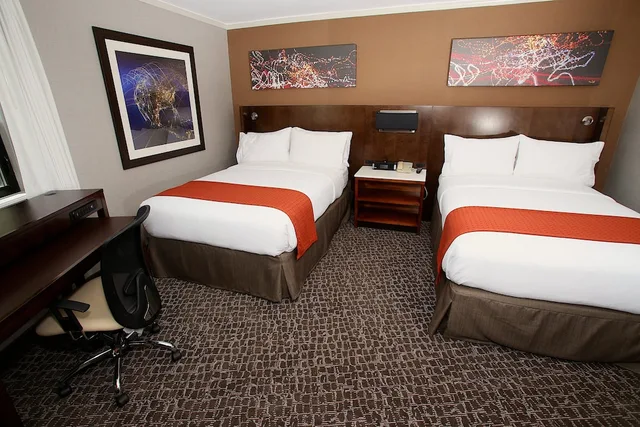 غرفة قياسية بسريرين مزدوجين لذوي الإعاقة، Holiday Inn Long Beach Airport 7/8