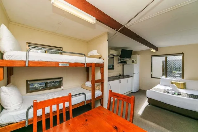 Economy, Cabin, 2 Bunk Beds, No Bathroom، Reflections Holiday Parks Lennox Head 2/4