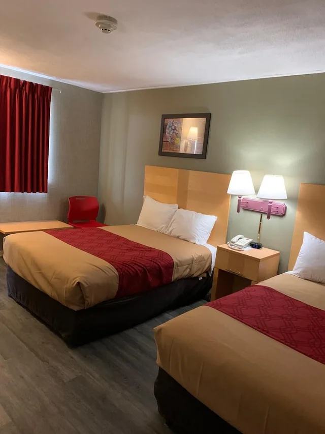 غرفة قياسية بسريرين مزدوجين، Falls Inn Newton Falls 3/7