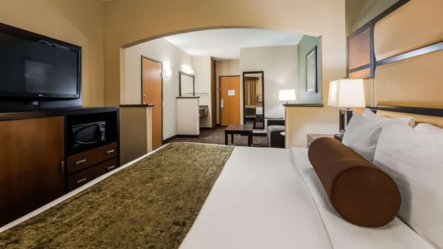 غرفة بسرير كوين بجاكوزي، Best Western Plus Vancouver Mall Dr. Hotel & Suites 2/6