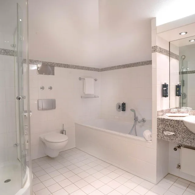 Plus, Suite, King Bed، Seminaris Sunday Hotel Leipzig West 4/9