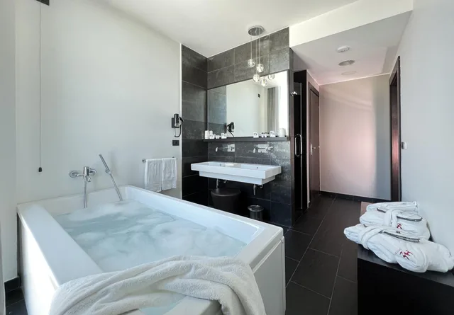 جناح، H2C HOTEL MILANOFIORI 10/10