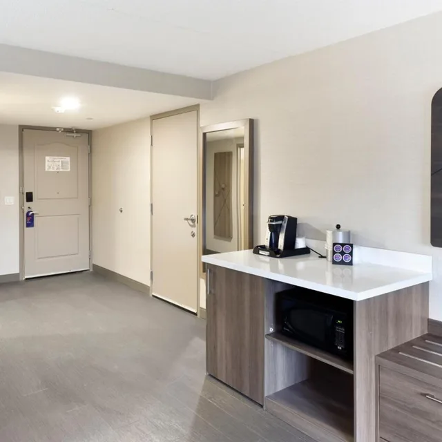 Deluxe, Twin Beds, Accessible, Holiday Inn Express Hotel Suites Waterloo St Jacobs 10/10