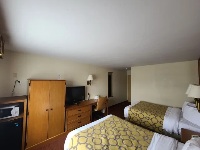 Room, 2 Double Beds, Pet Friendly, Baymont by Wyndham Perrysburg/Toledo 6/9