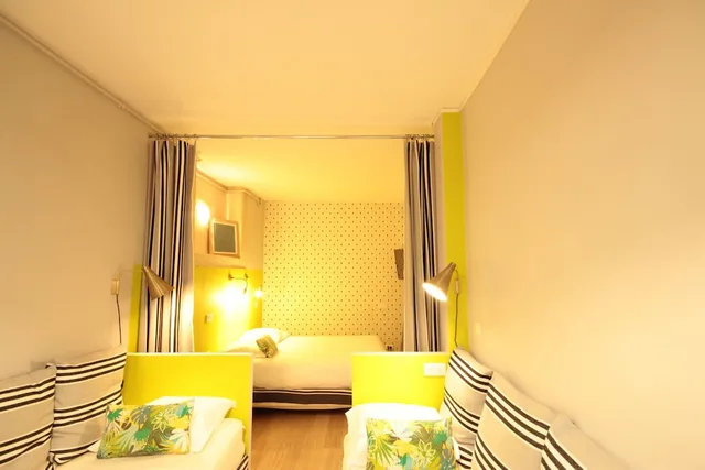 Family, Double and Twin Beds, Courtyard Area، Hotel Des Arts 4/4