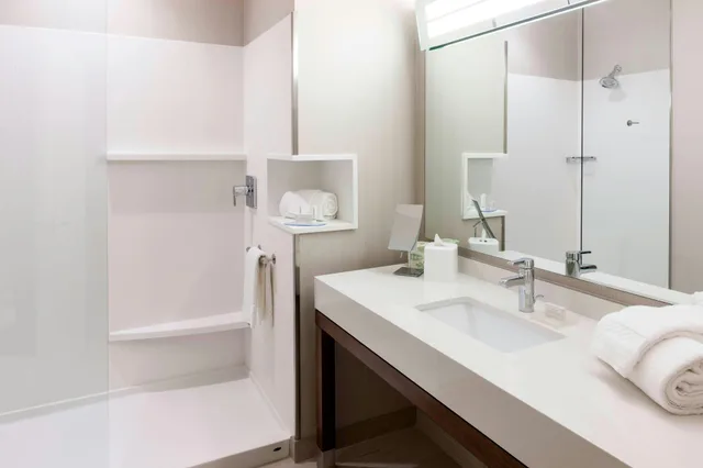 غرفة، Courtyard by Marriott Houston North/Shenandoah 3/4