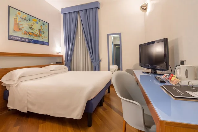 Standard double french bed, Best Western Plus Hotel Plaza 8/10