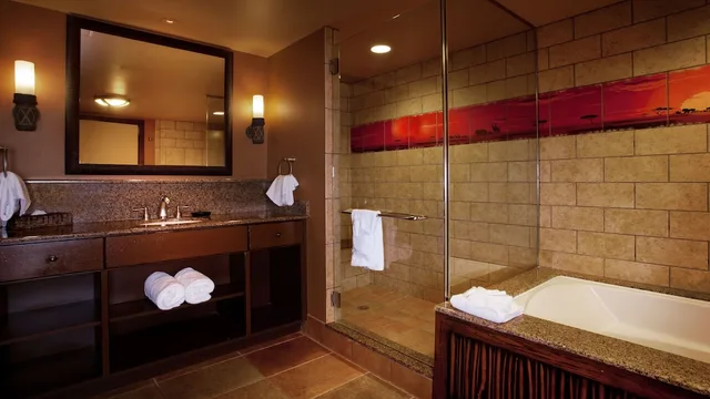فيلا بسرير كينج وسريرين كوين بغرفتي نوم بإطلالة مع أريكة، Disney Animal Kingdom Villas Kidani Village 3/3