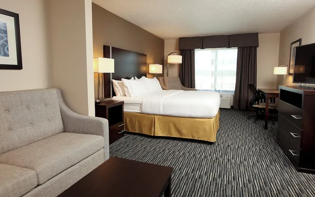 جناح بسرير كينج لذوي الإعاقة، Holiday Inn Express Ralston Arena Area 1/4