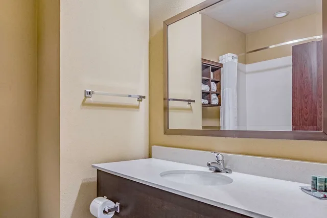 غرفة بسرير كينج، Best Western St. Louis Airport North Hotel & Suite 6/6