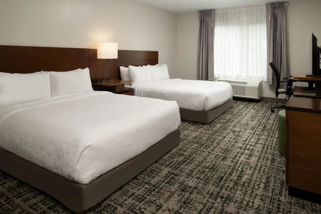 غرفة بسريرين كوين بحوض استحمام لذوي الإعاقة، Fairfield Inn Suites Tampa Westshore Airport 2/10