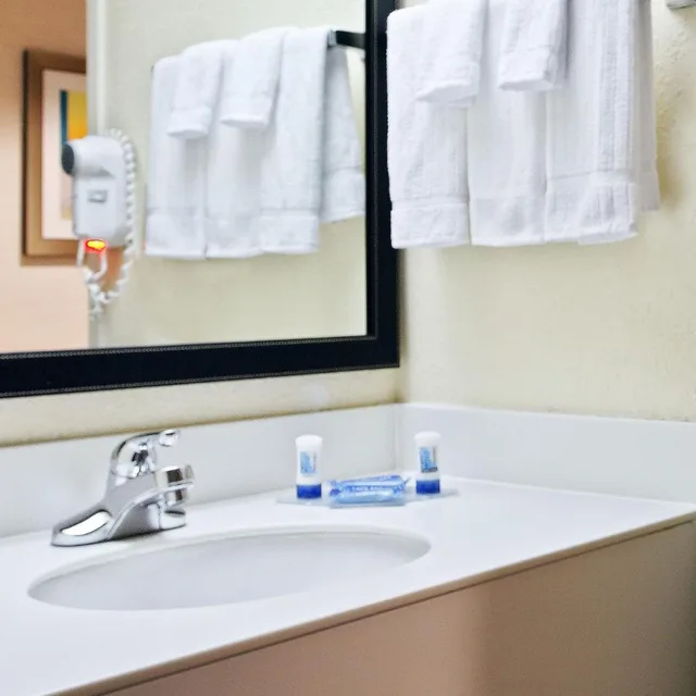 Room, King Bed, Bathtub, Accessible, Fairfield Inn Suites Charlotte Arrowood 5/5