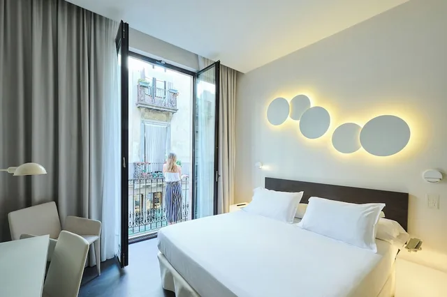 Barcelona, City, Classic, Single, Double Bed، H10 Port Vell 1/6