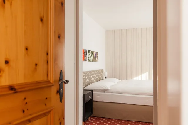غرفة اقتصادية بسرير كوين، Berghotel Randolins 8/10