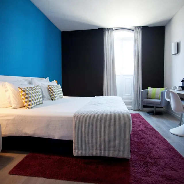 Superior, Double or Twin Bed, Street View، Internacional Design Hotel 3/8