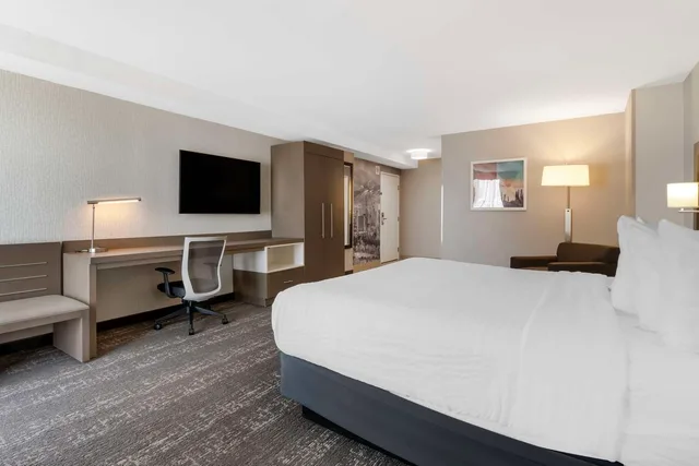 جناح بسرير كينج مع أريكة، Best Western Plus Sparks-Reno Hotel 2/4