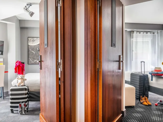 Connecting, Suite, Double and Twin Beds, ibis Styles Paris Mairie de Montreuil 9/9