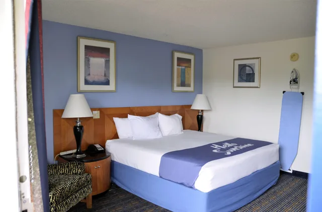 غرفة بسرير كينج، Days Inn by Wyndham Luray Shenandoah 2/3