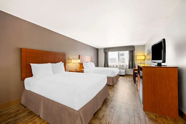 غرفة بسريرين كوين يُسمح فيها بالحيوانات الأليفة، Best Western Inn At The Rogue 1/3
