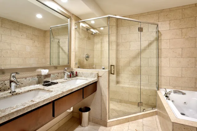 جناح بسرير كينج بغرفة نوم واحدة مع أريكة، Marriott University Park 6/8