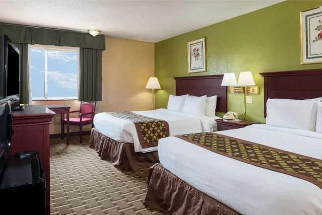 غرفة بسريرين كوين لذوي الإعاقة، Ramada By Wyndham Bowling Green 1/6